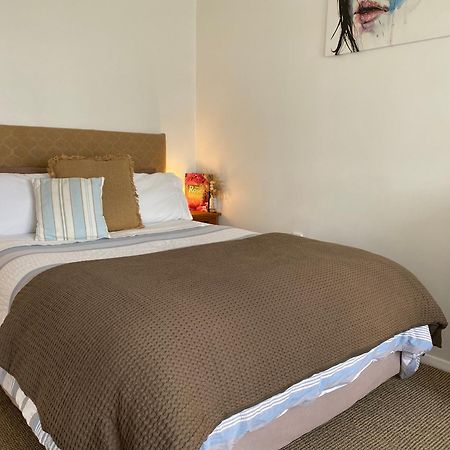 Wee Blue Bnb- Central Cosy Villa Тимару Екстериор снимка